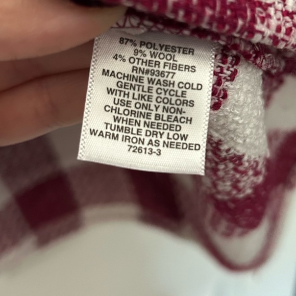 Liz Claiborne Women’s Sleeveless Gingham Tweed Raspberry and White Top - Picture 6 of 6